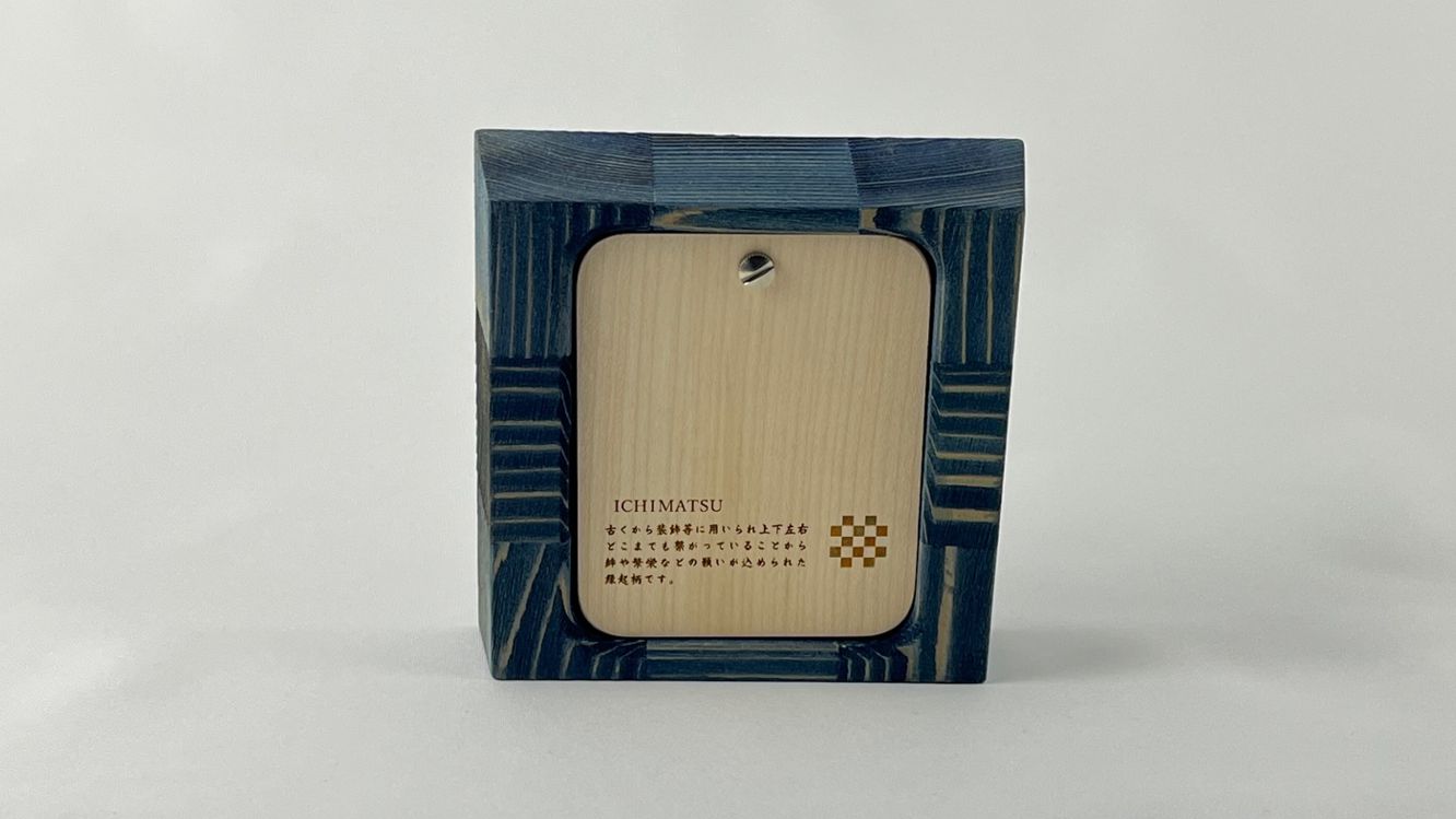 小市松_あい_背面